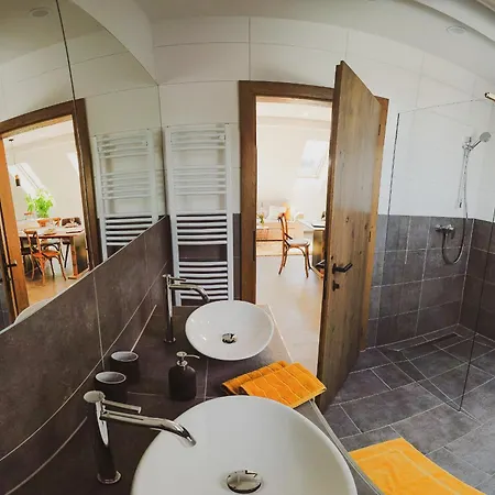 Neueröffnung Ferienwohnung Mit Bauernhofflair Petzenblick Apartment *